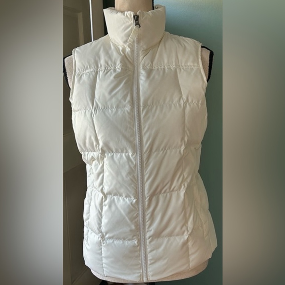 New women’s Sz XS/P white puffer vest